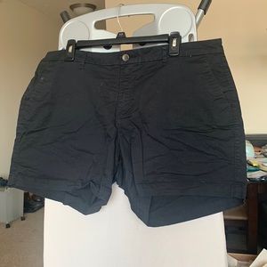 Black Old Navy shorts